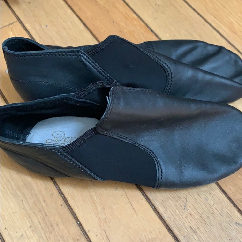 Black women’s jazz shoes size 6